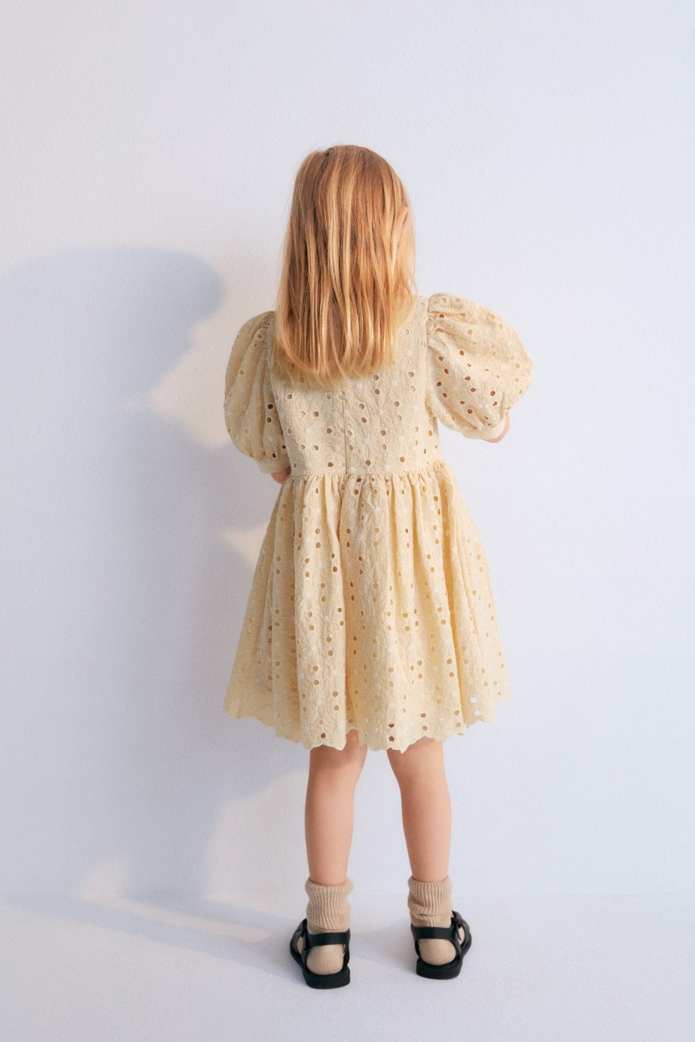 The New Society Creta abito bambina beige ricamato