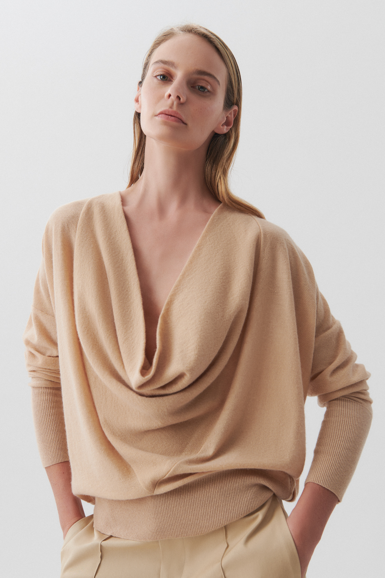 Sa Su Phi maglione scollo profondo cammello cashmere