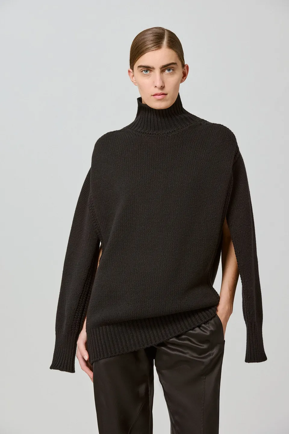 Sa Su Phi Giovanna abito nero collo alto cashmere