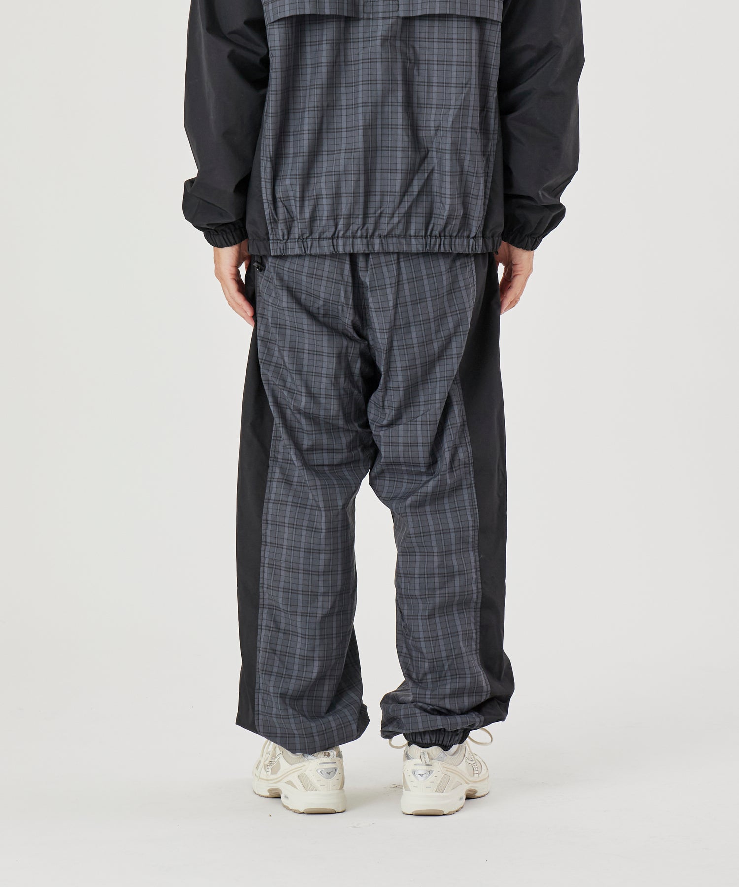 X-Large Check Track Pants pantaloni tuta neri quadri