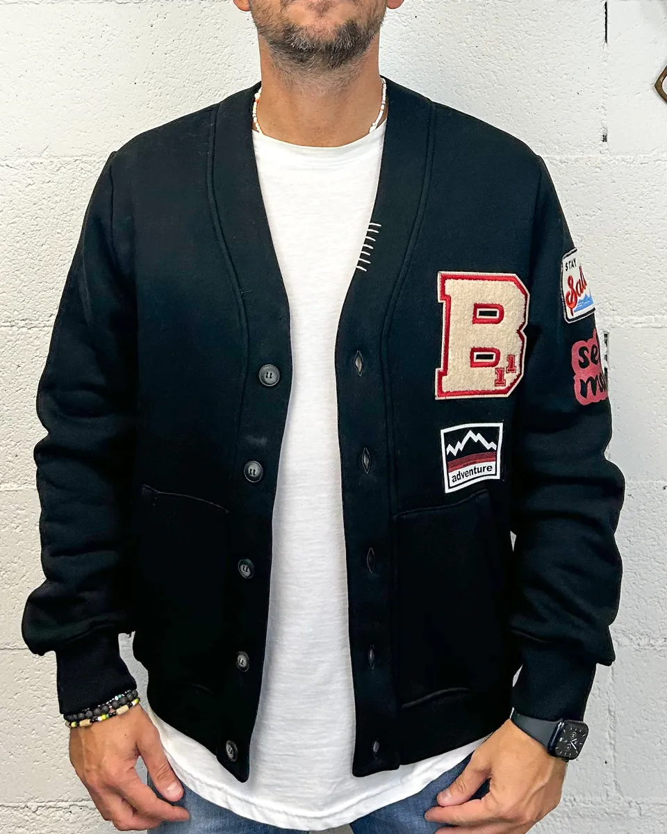 BL11 Cardigan Felpa Cropped Nero Patch Vestibilità Regolare