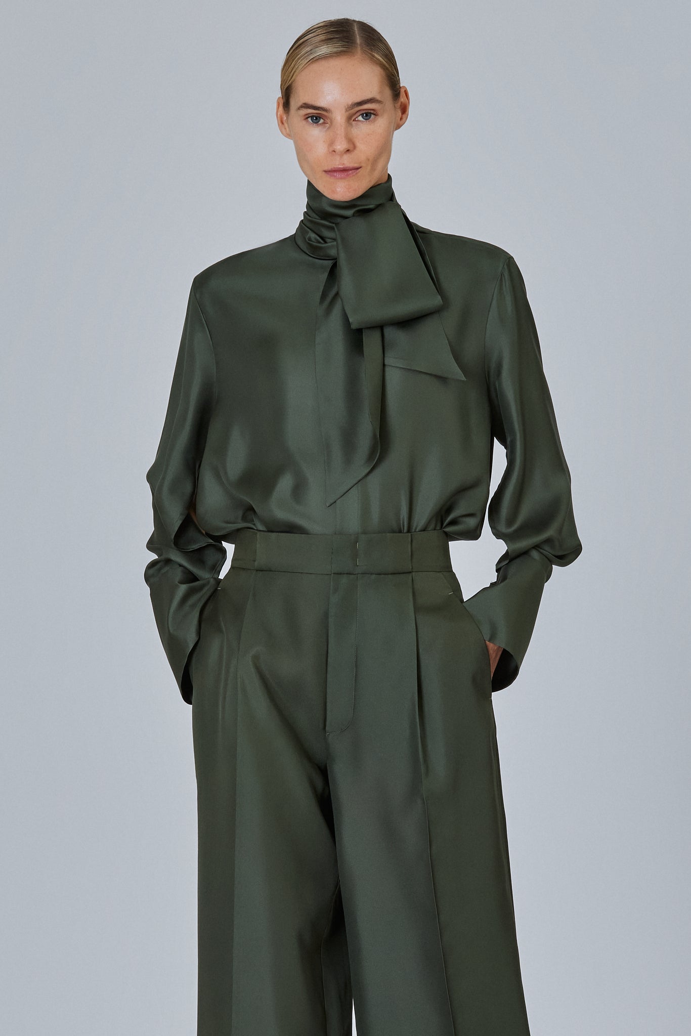 Sa Su Phi camicia seta twill con sciarpa collo