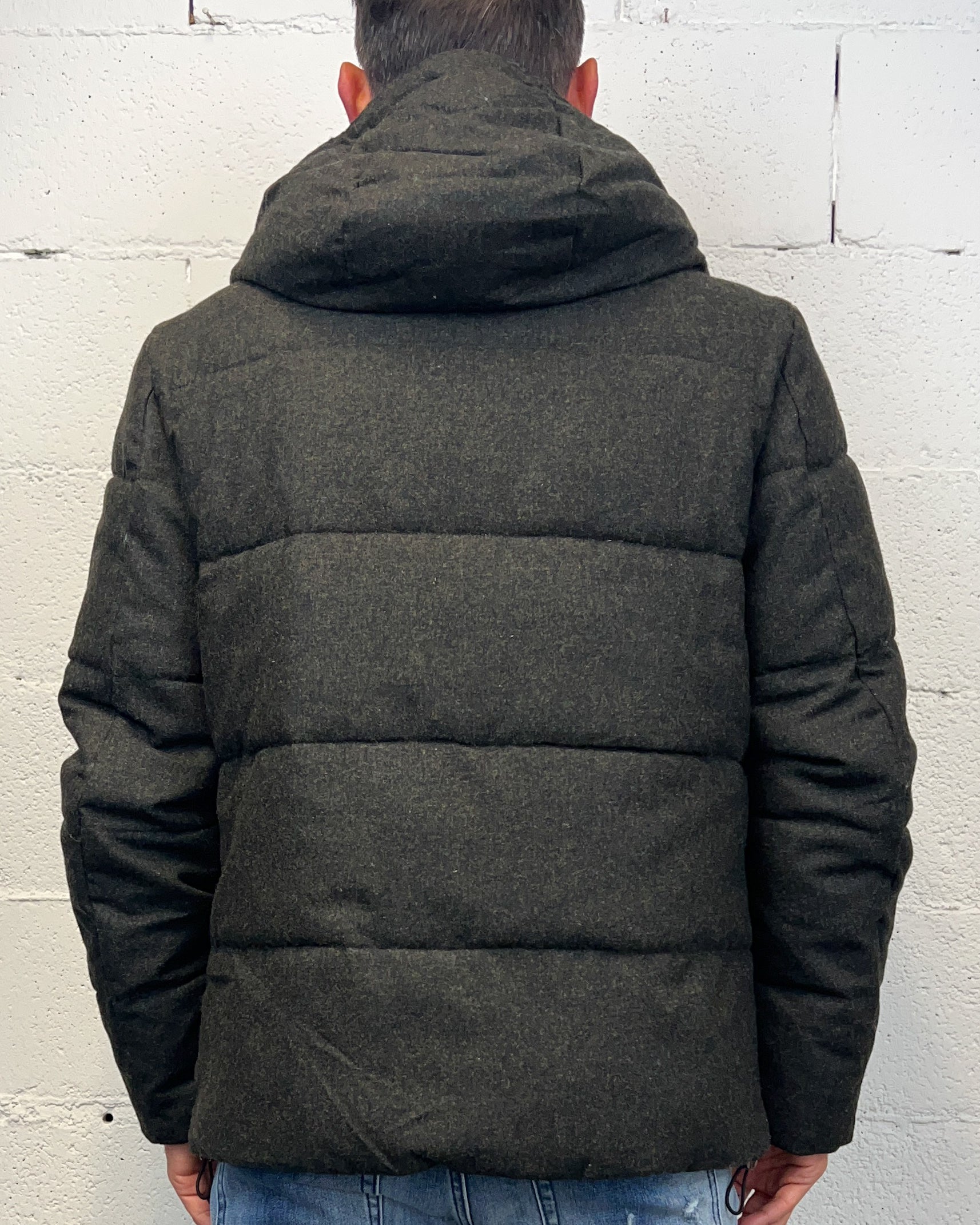 Gianni Lupo piumino grigio militare