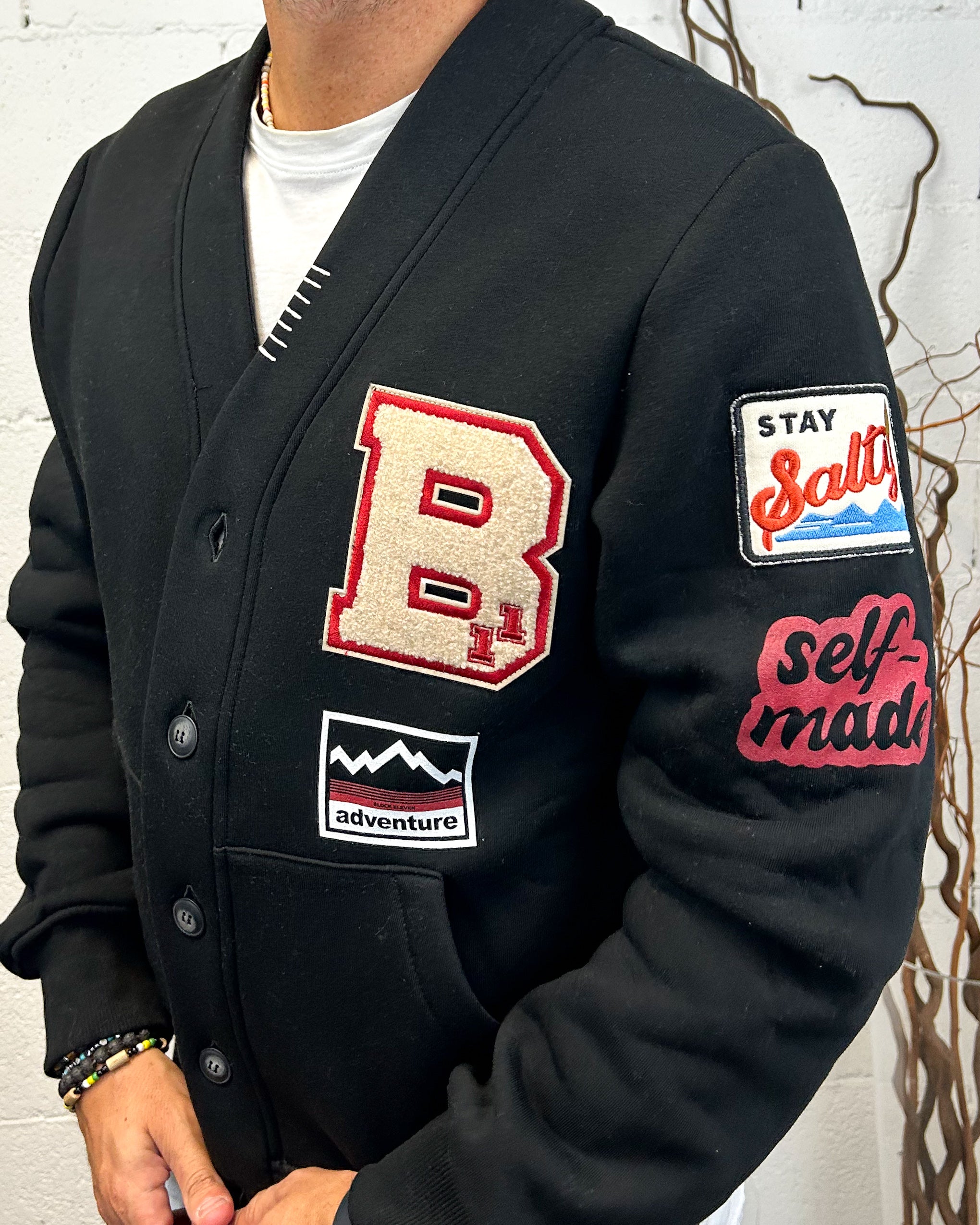 BL11 Cardigan Felpa Cropped Nero Patch Vestibilità Regolare
