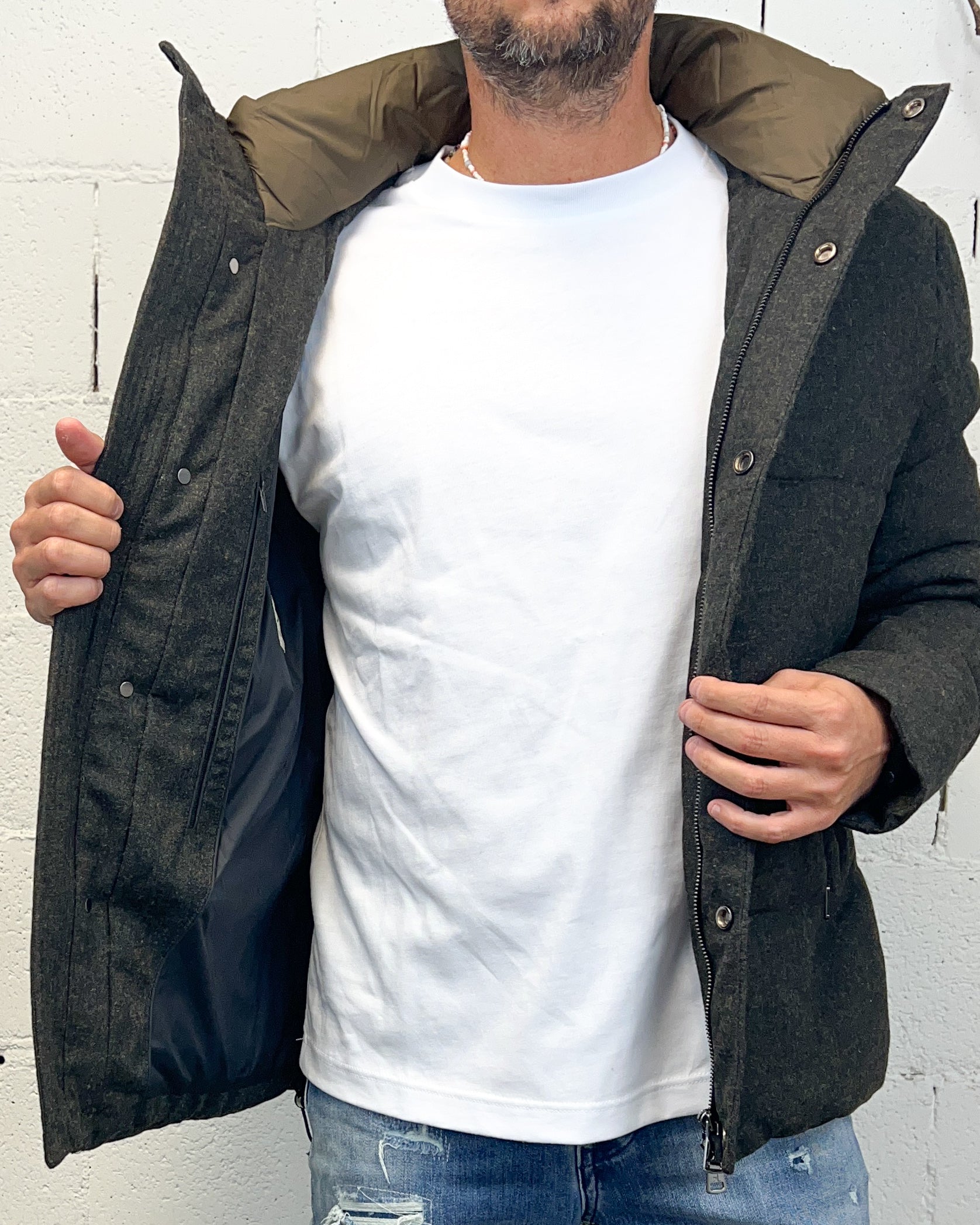 Gianni Lupo piumino grigio militare