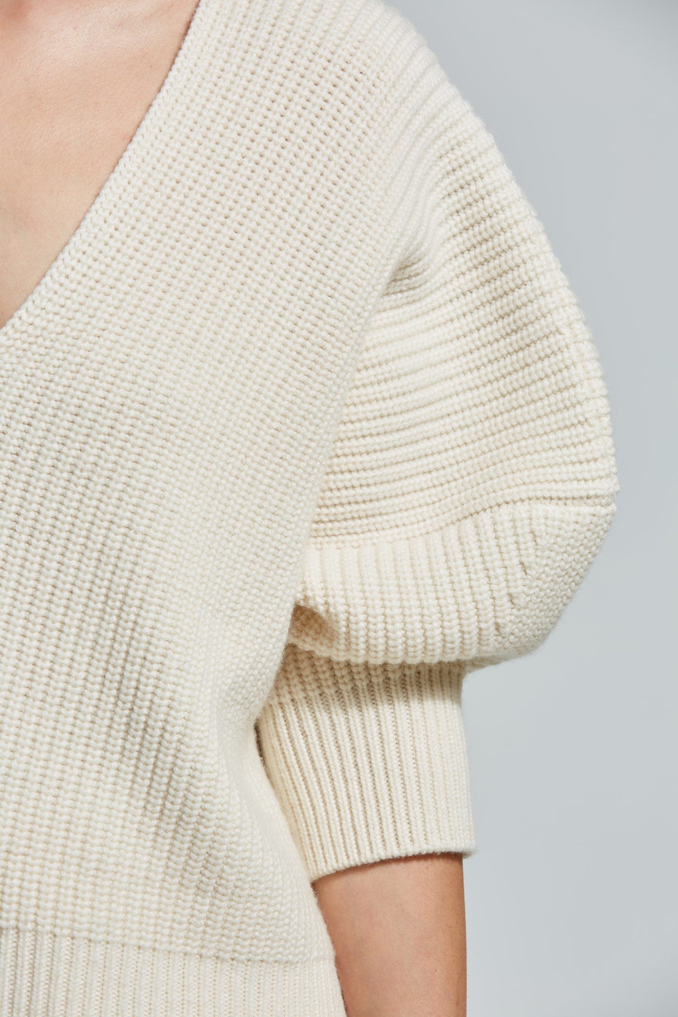 Sa Su Phi maglia a V maglione cashmere avorio