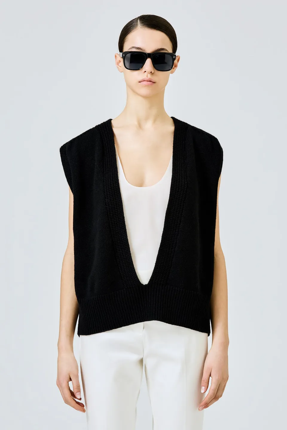 Sa Su Phi top cashmere nero scollo a V senza maniche