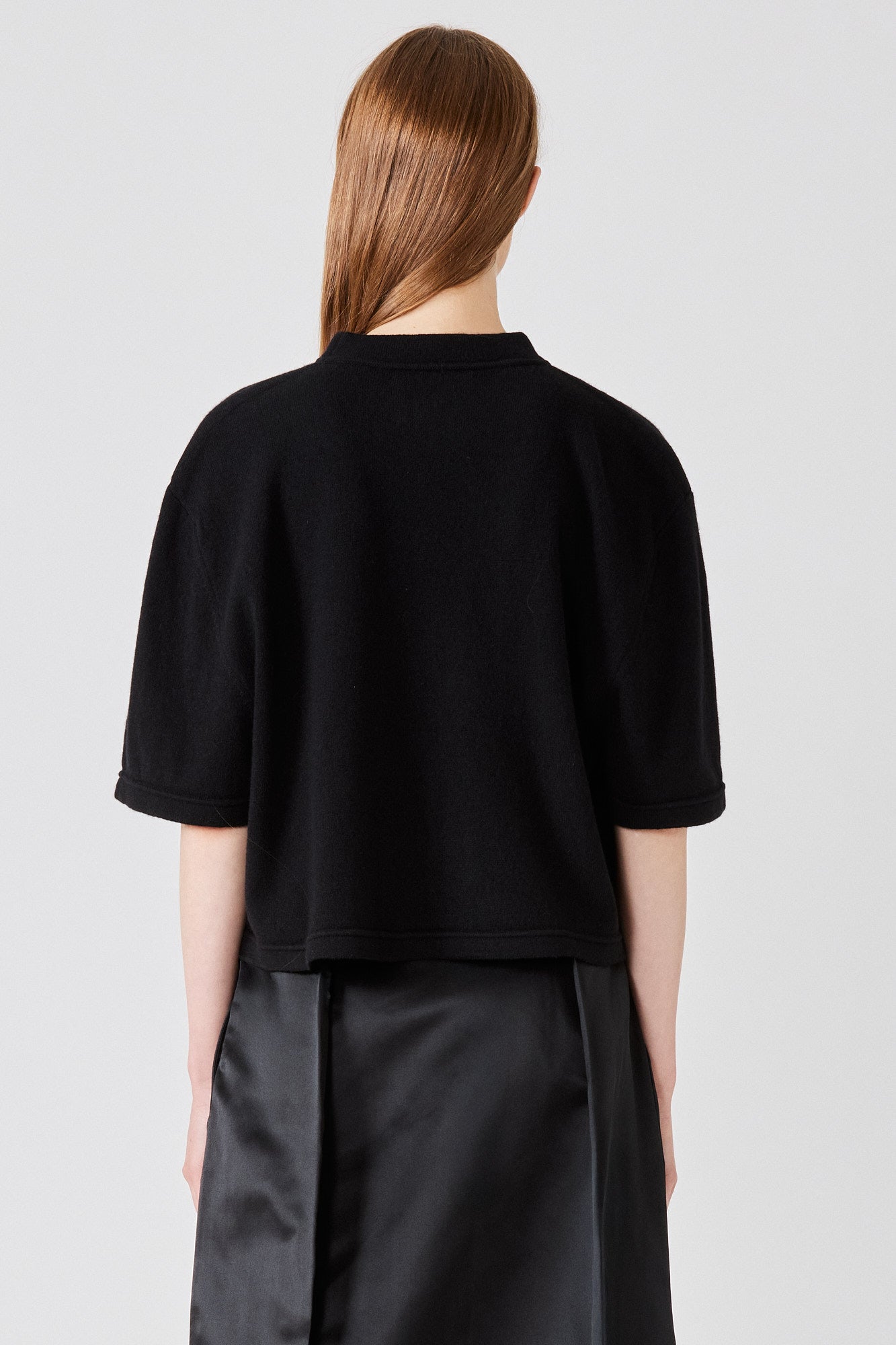 Sa Su Phi t-shirt corta cashmere nera scollo tondo