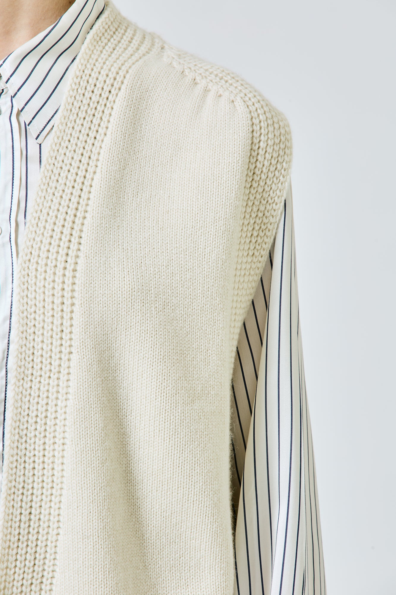 Sa Su Phi top cashmere bianco scollo a V senza maniche