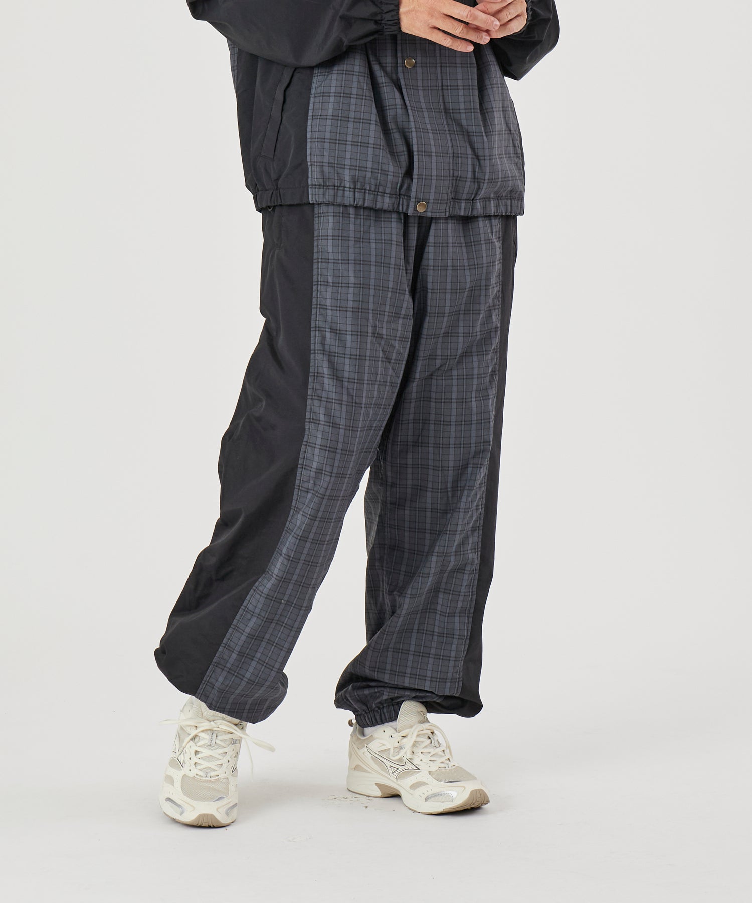 X-Large Check Track Pants pantaloni tuta neri quadri