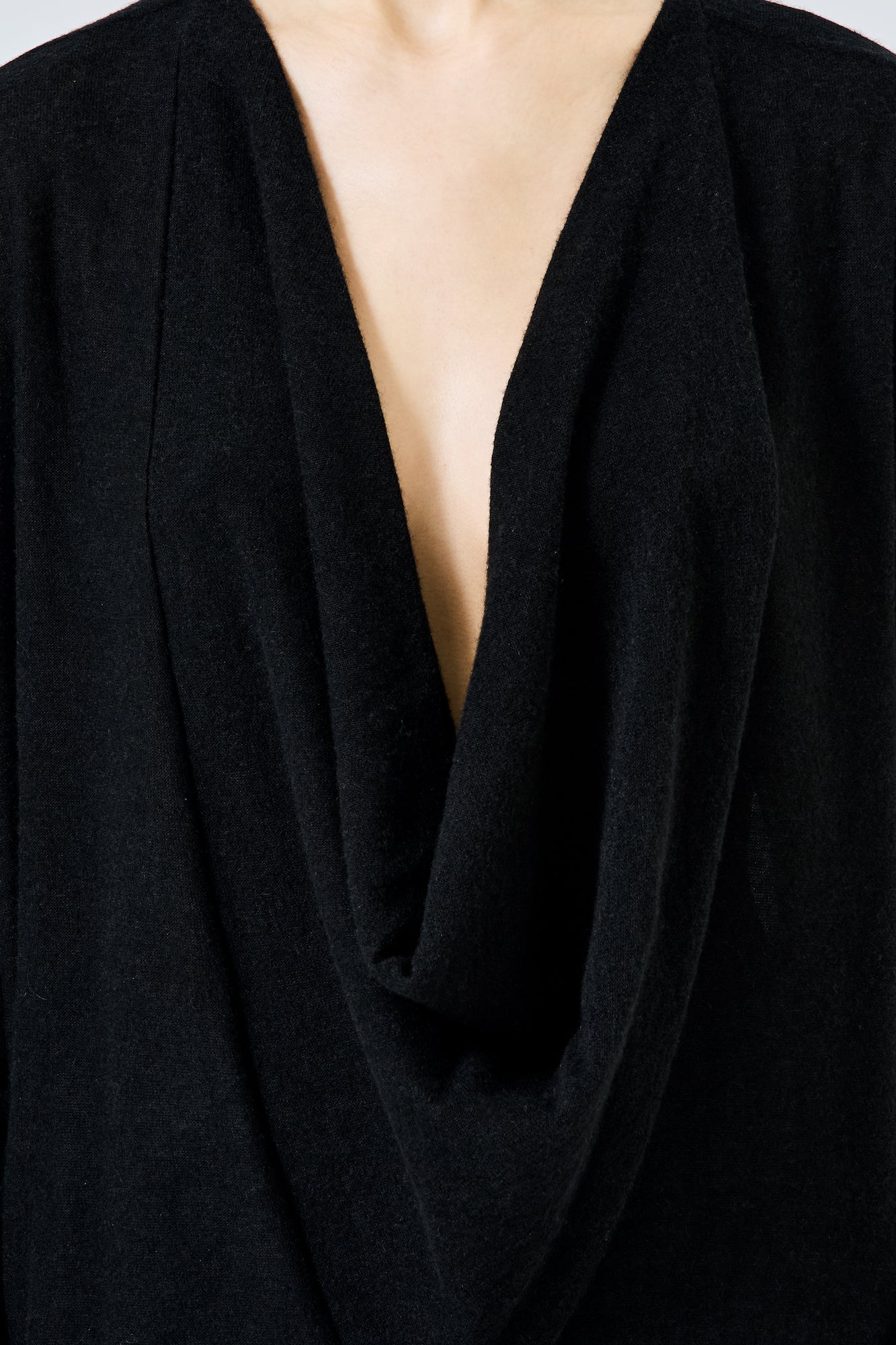 Sa Su Phi maglione nero scollo profondo cashmere