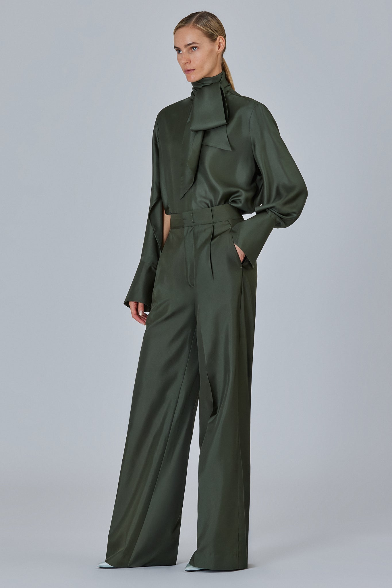 Sa Su Phi camicia seta twill con sciarpa collo