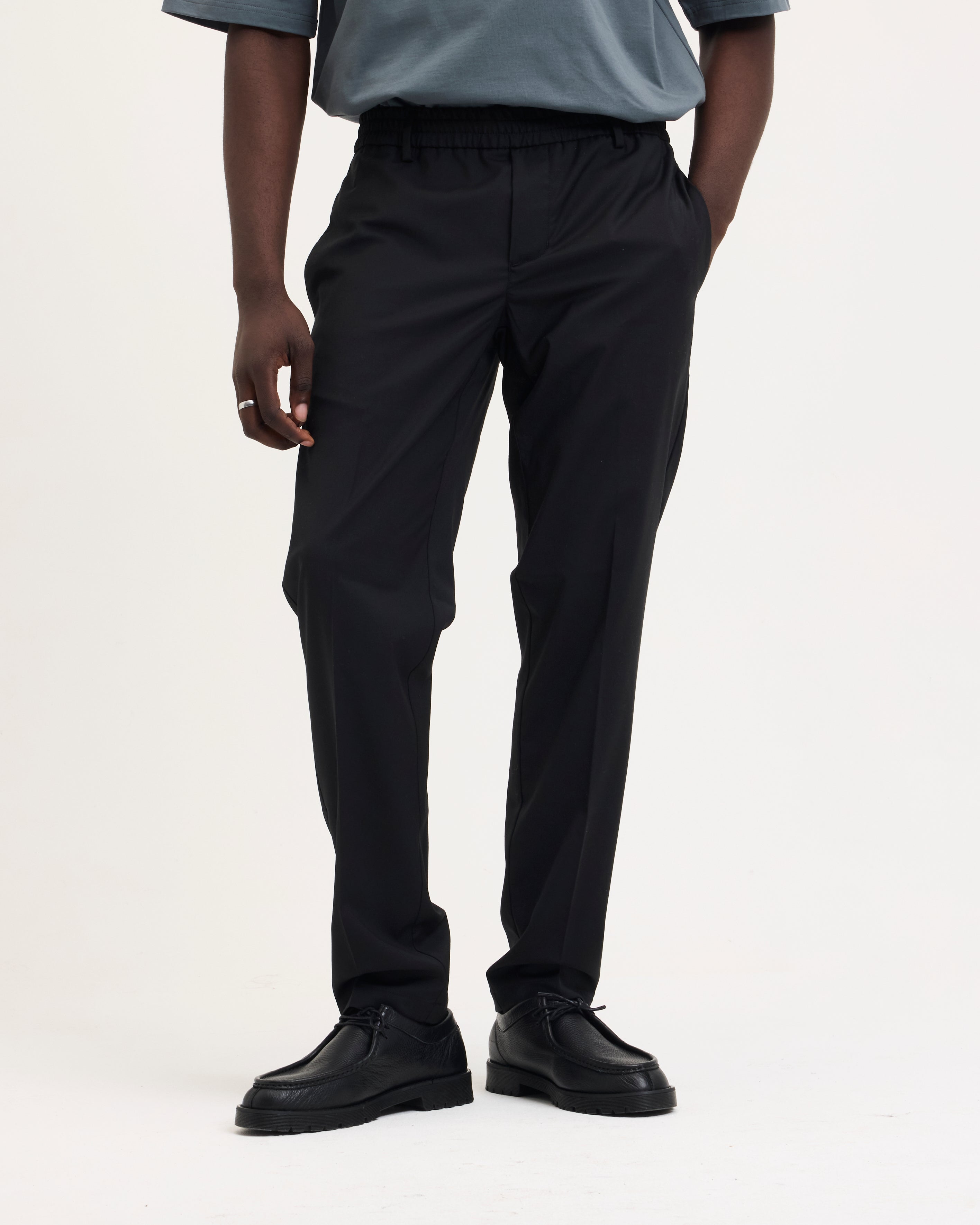 GOODPEOPLE Bien Straight Fit pantaloni neri lana quattro stagioni