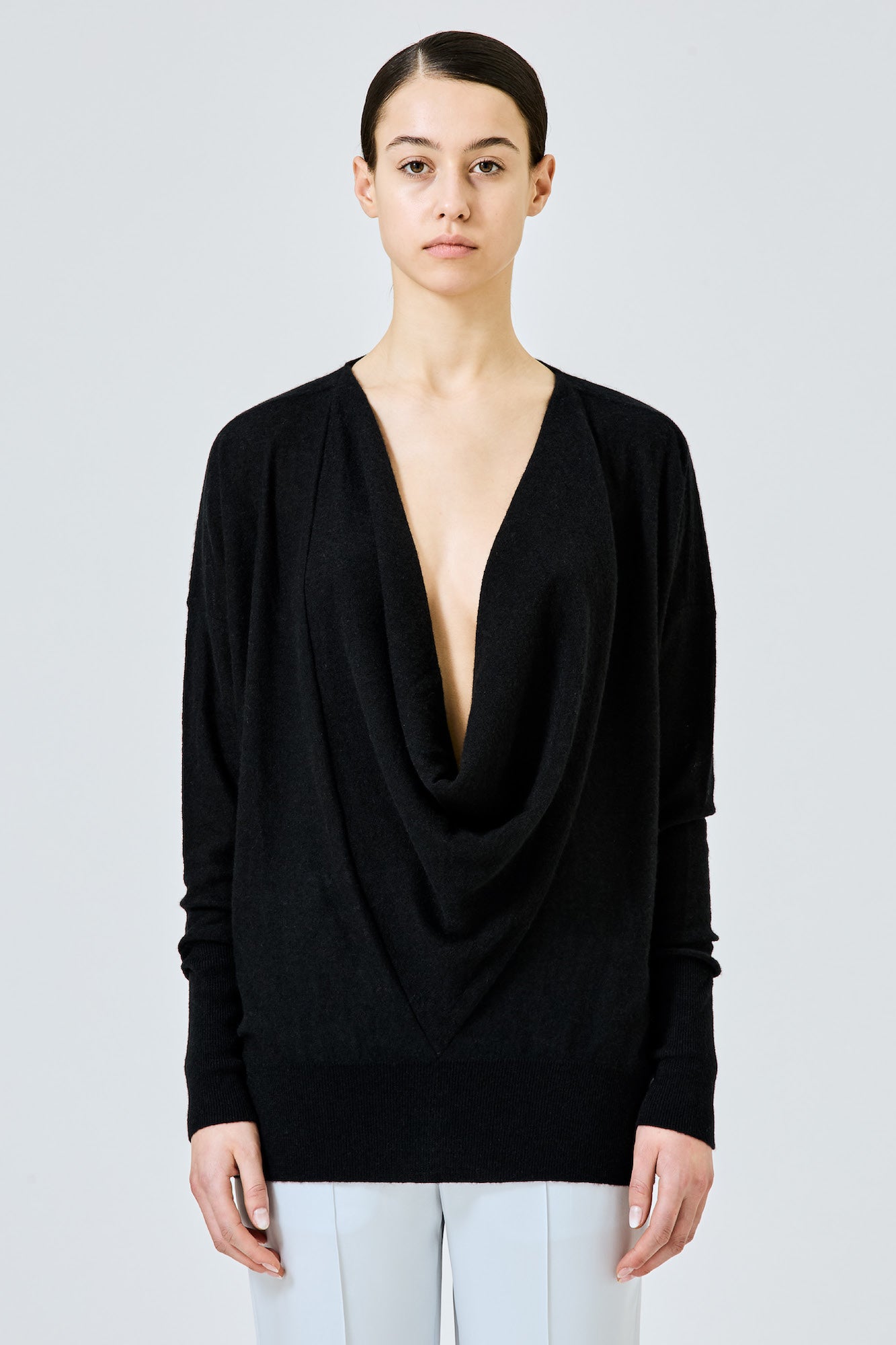 Sa Su Phi maglione nero scollo profondo cashmere