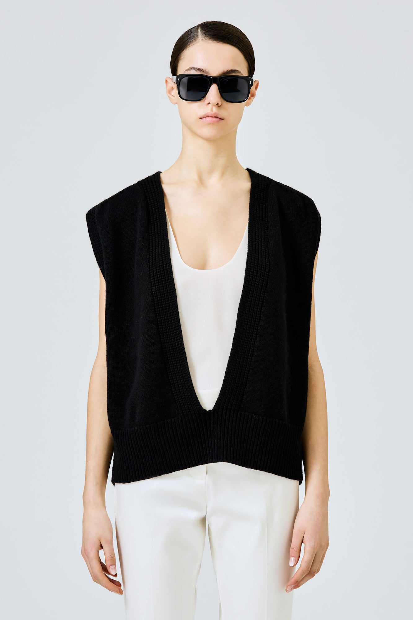 Sa Su Phi top cashmere nero scollo a V senza maniche