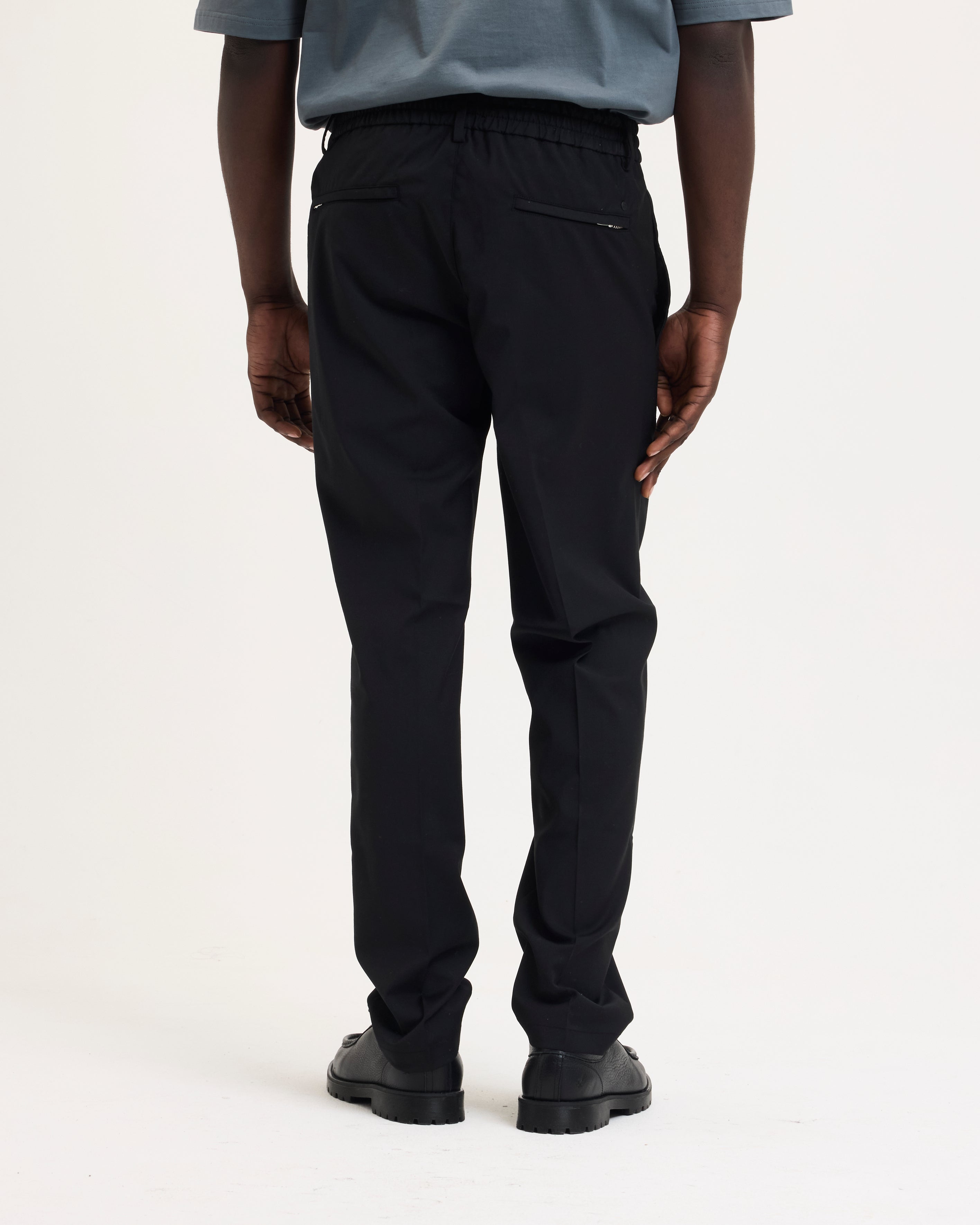 GOODPEOPLE Bien Straight Fit pantaloni neri lana quattro stagioni