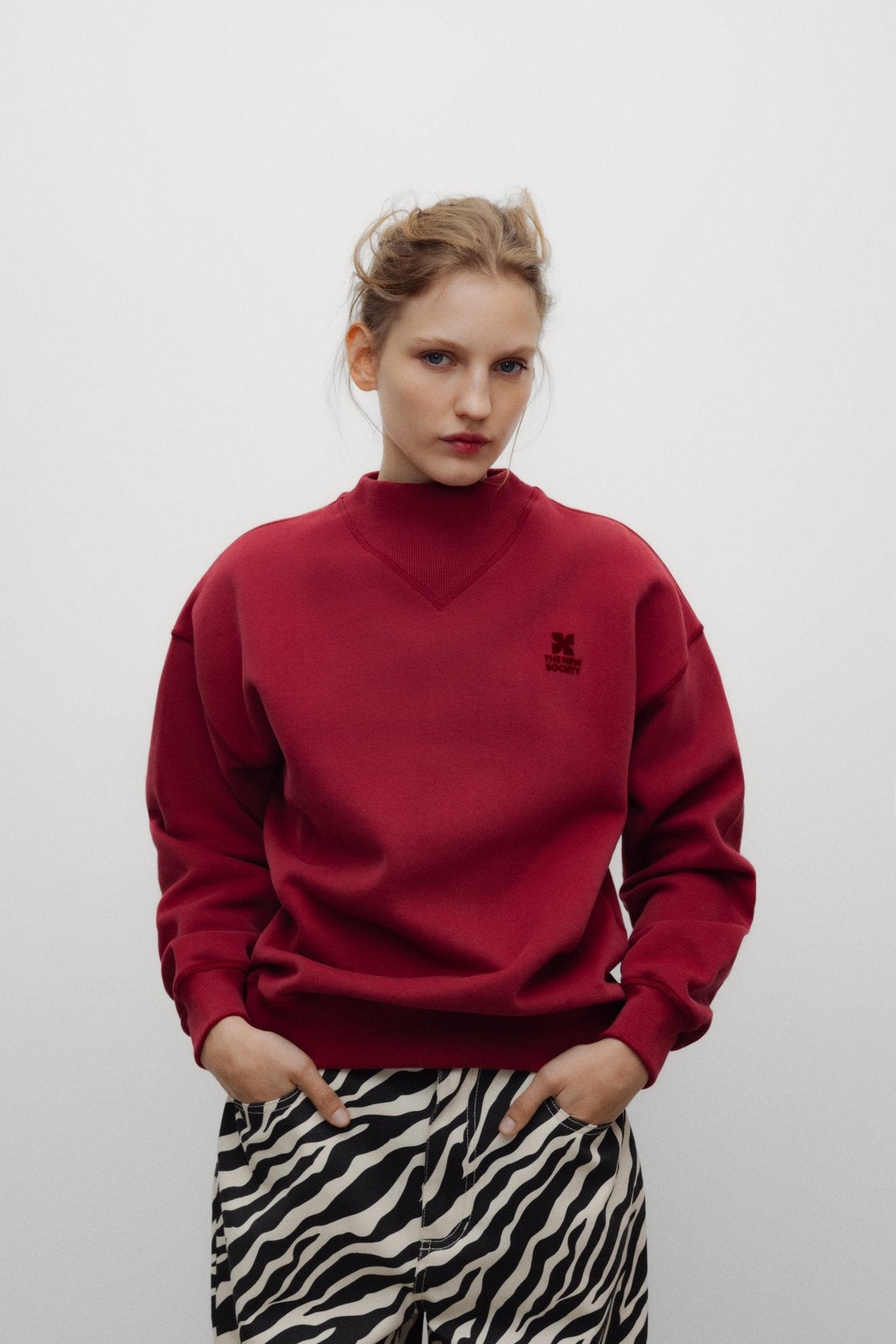 The New Society Logo Rib Collar felpa donna rossa cotone