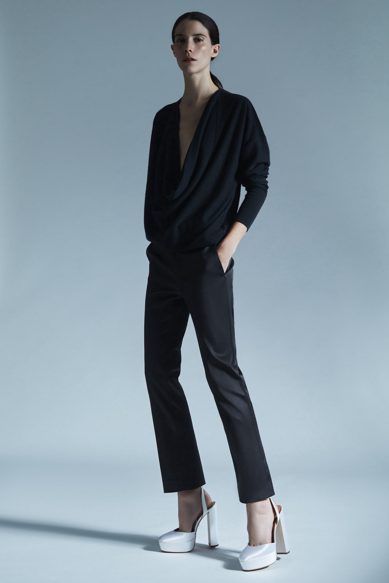 Sa Su Phi maglione nero scollo profondo cashmere