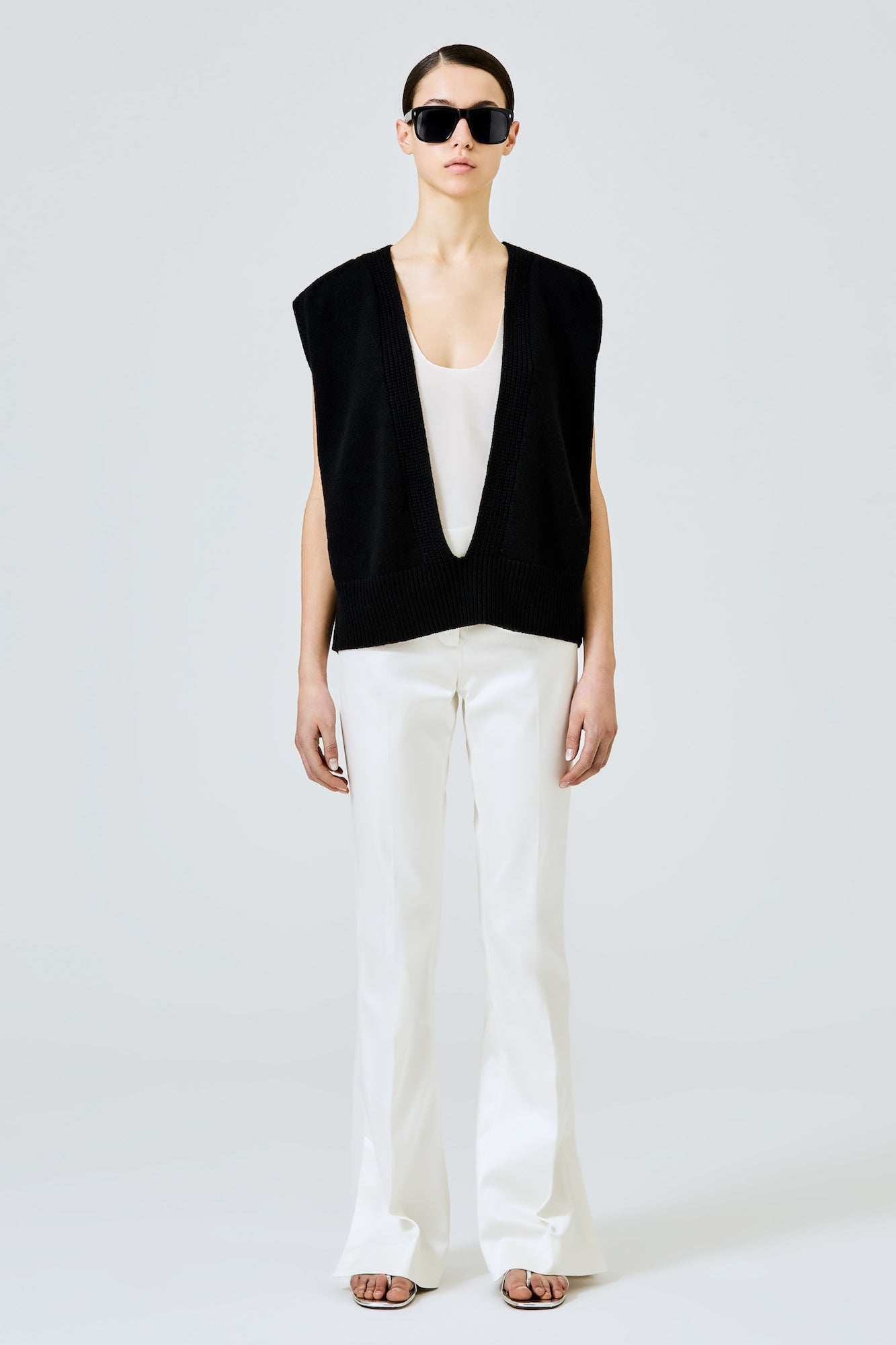 Sa Su Phi top cashmere nero scollo a V senza maniche